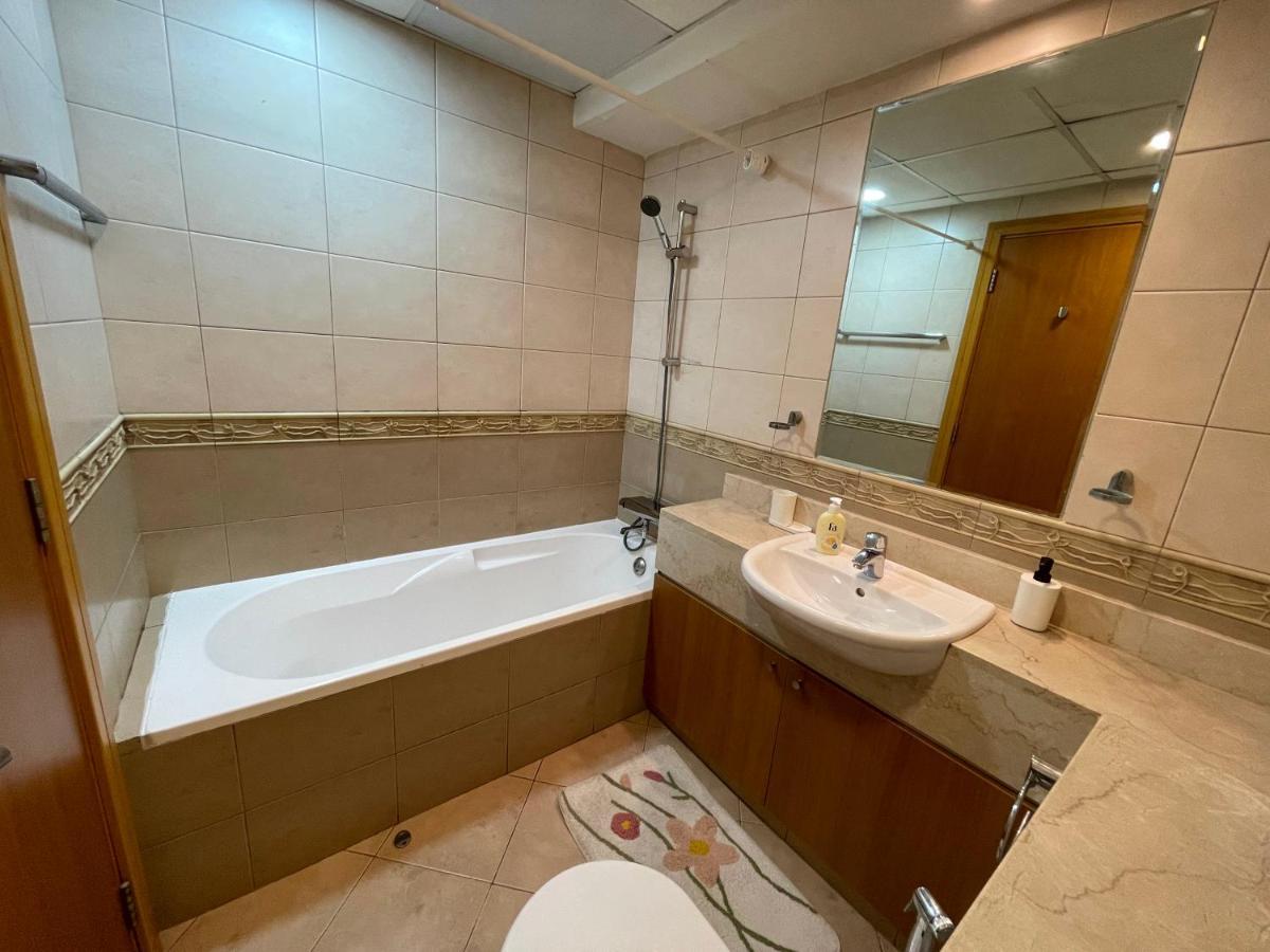 Metro Premium Location Spacious 2 Bedroom Apartment Right Next To The Metro Dubái Exterior foto
